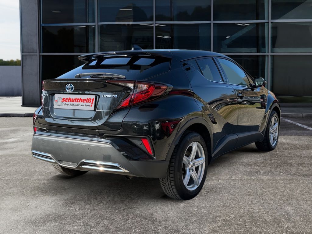 Fahrzeugabbildung Toyota C-HR 2.0 Hybrid Team Deutschland