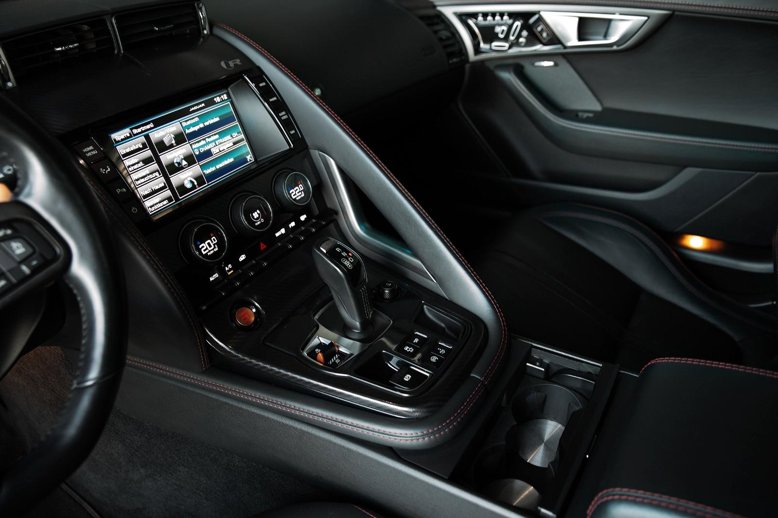 JAGUAR F-TYPE - R 5.0 V8 COUPE - 551 CV -TOIT PANORAMIQUE