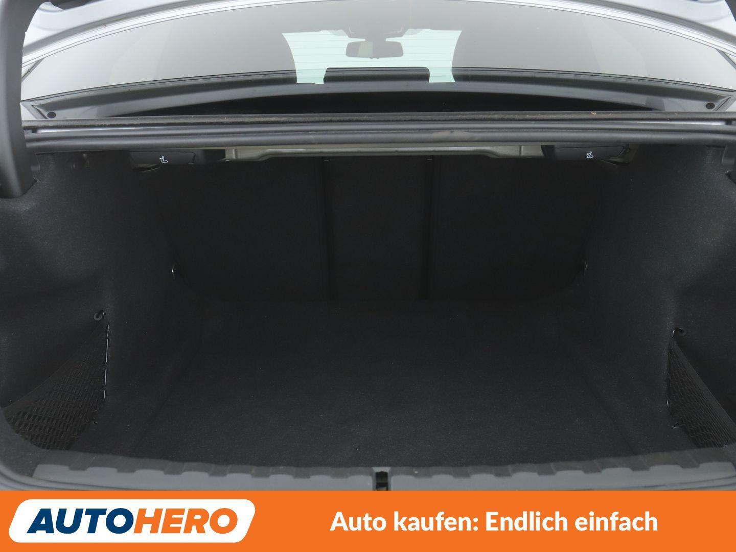 BMW 3er 330i Luxury Line Aut.*NAVI*HUD*LASER*ACC*CAM