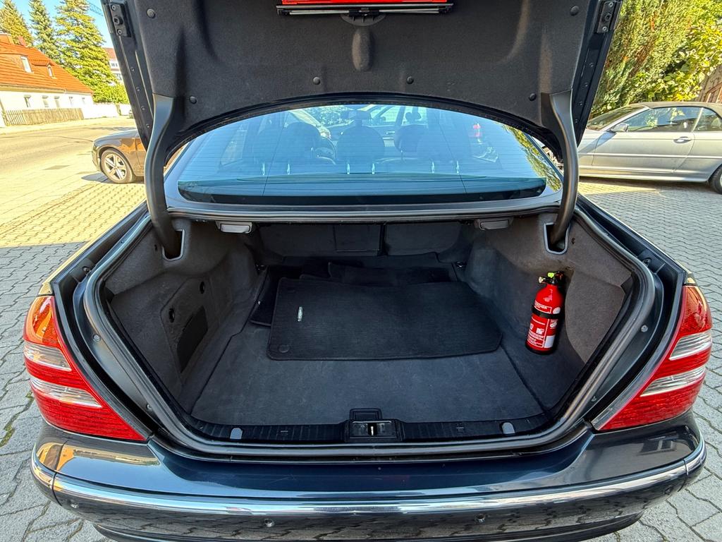 Mercedes-Benz E 320