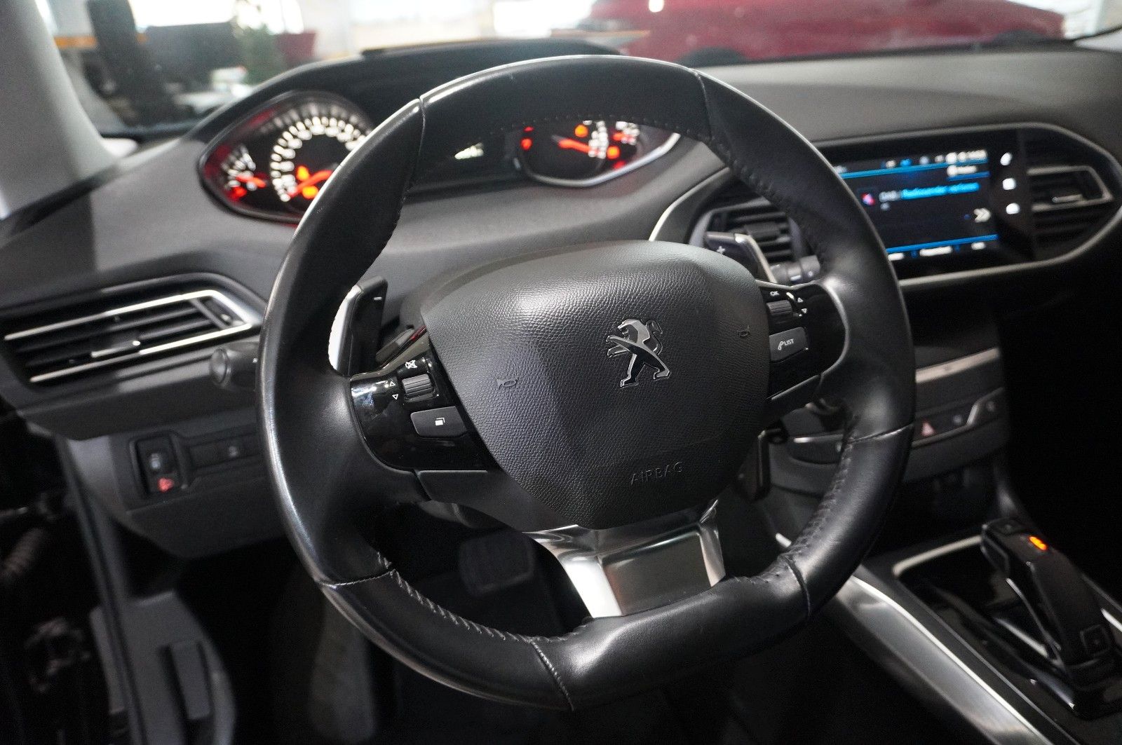 Fahrzeugabbildung Peugeot 308 LIM. 1.2T ACTIVE PACK NAVI/LED/TEMP./DAB+