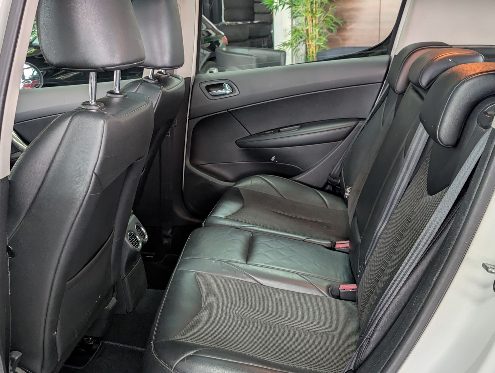 Fahrzeugabbildung Peugeot 308 GTi LEDER PANO XENON TEMP PDC NAVI 18-ZOLL