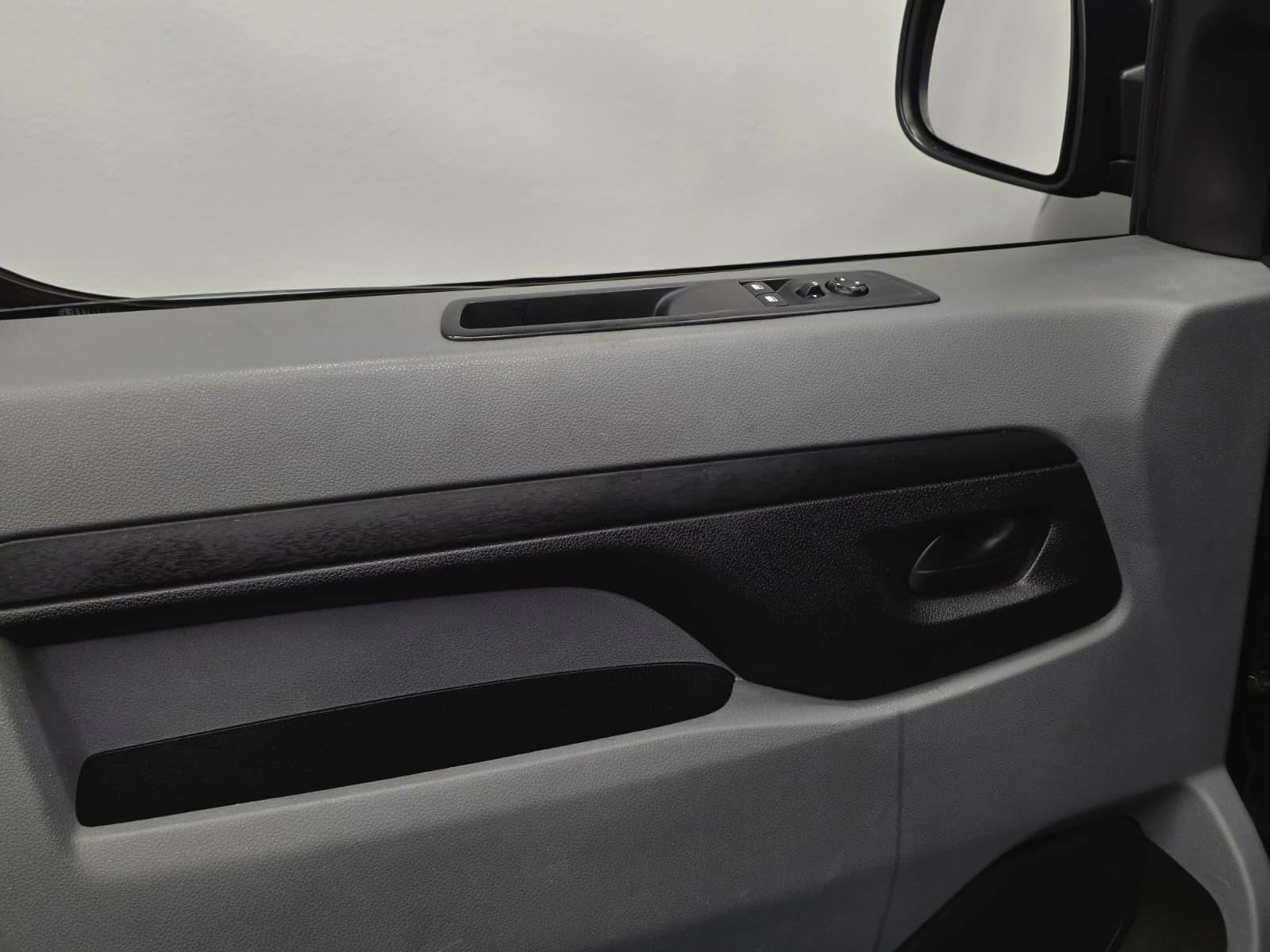 Peugeot Expert L2 8x Sitze Klima Tempomat 2x Schiebetür