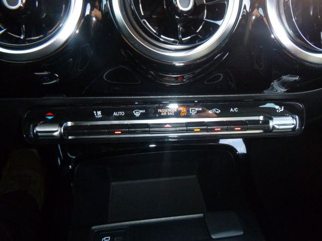 Fahrzeugabbildung Mercedes-Benz CLA 180 Shooting Brake >AUT/NAV/SHZ