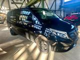 Mercedes-Benz Vito Tourer 124 CDI Edition 4x4 lang 2.Hd. TOP - Mercedes-Benz Vito: mit Navigationssystem