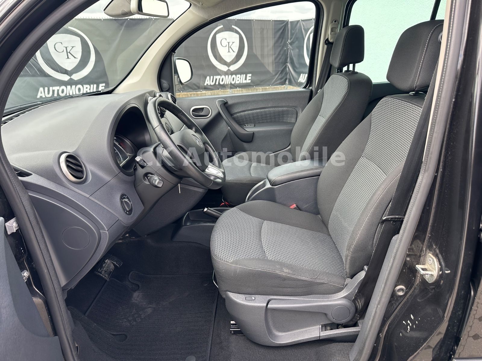 Fahrzeugabbildung Mercedes-Benz Citan Kombi 112 Lang Automatik/Navi/Pano/Kamera
