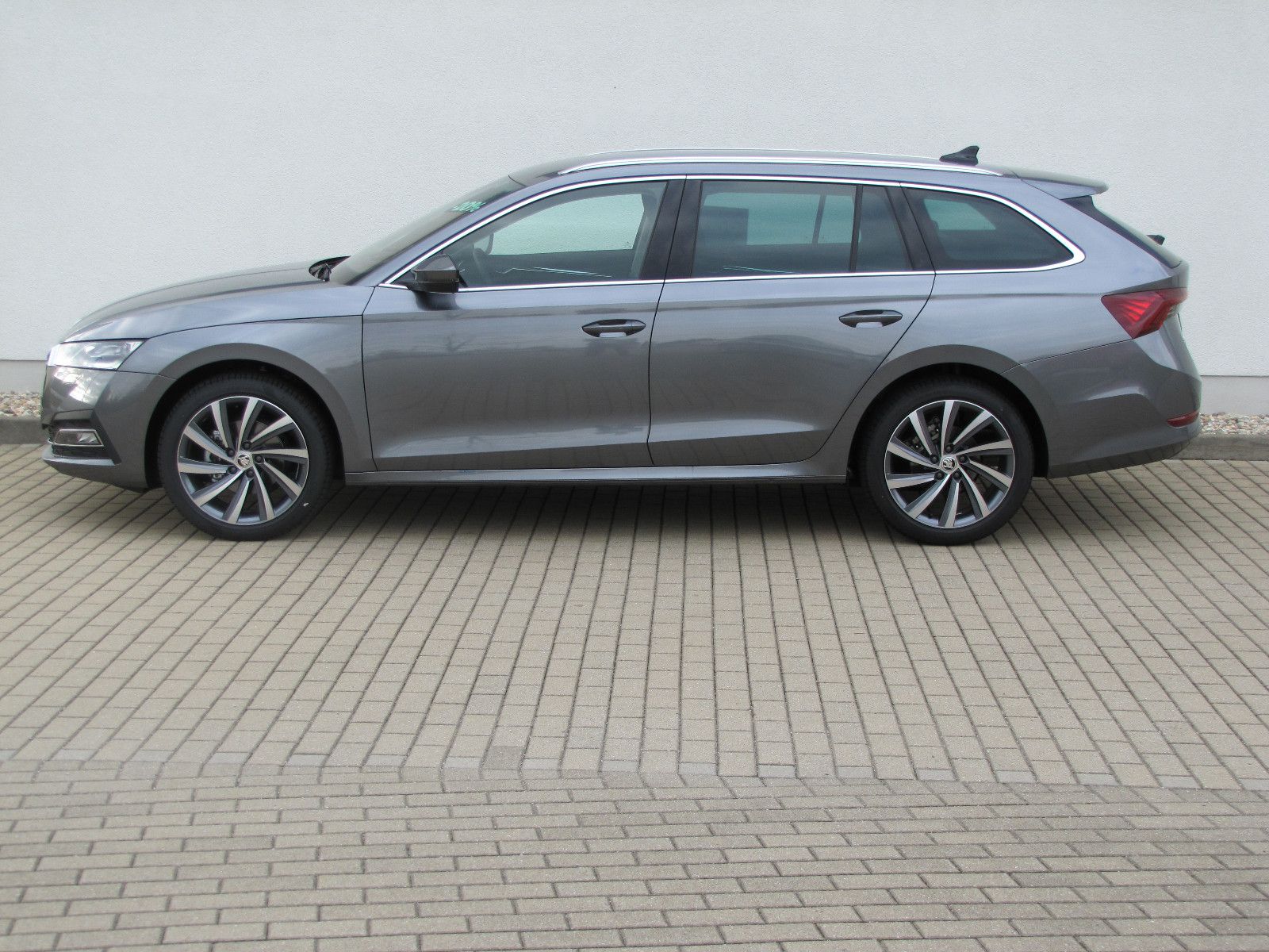 Fahrzeugabbildung SKODA Octavia Combi Style 1.5l TSI e-TEC 150PS DSG