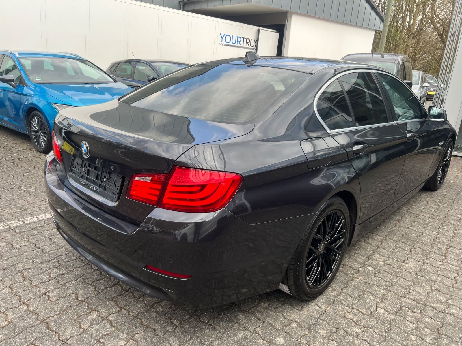 Fahrzeugabbildung BMW 530 d Lim. xDrive *HEAD-UP*LEDER-BRAUN*MEMORY*