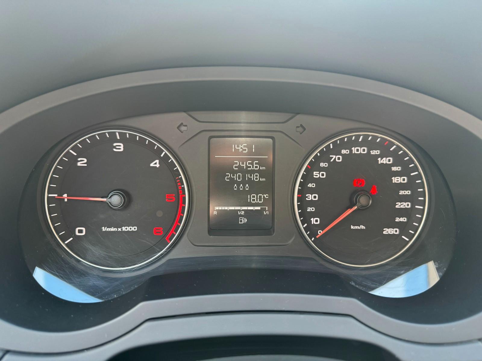 Audi Q3 2014 — photo 12