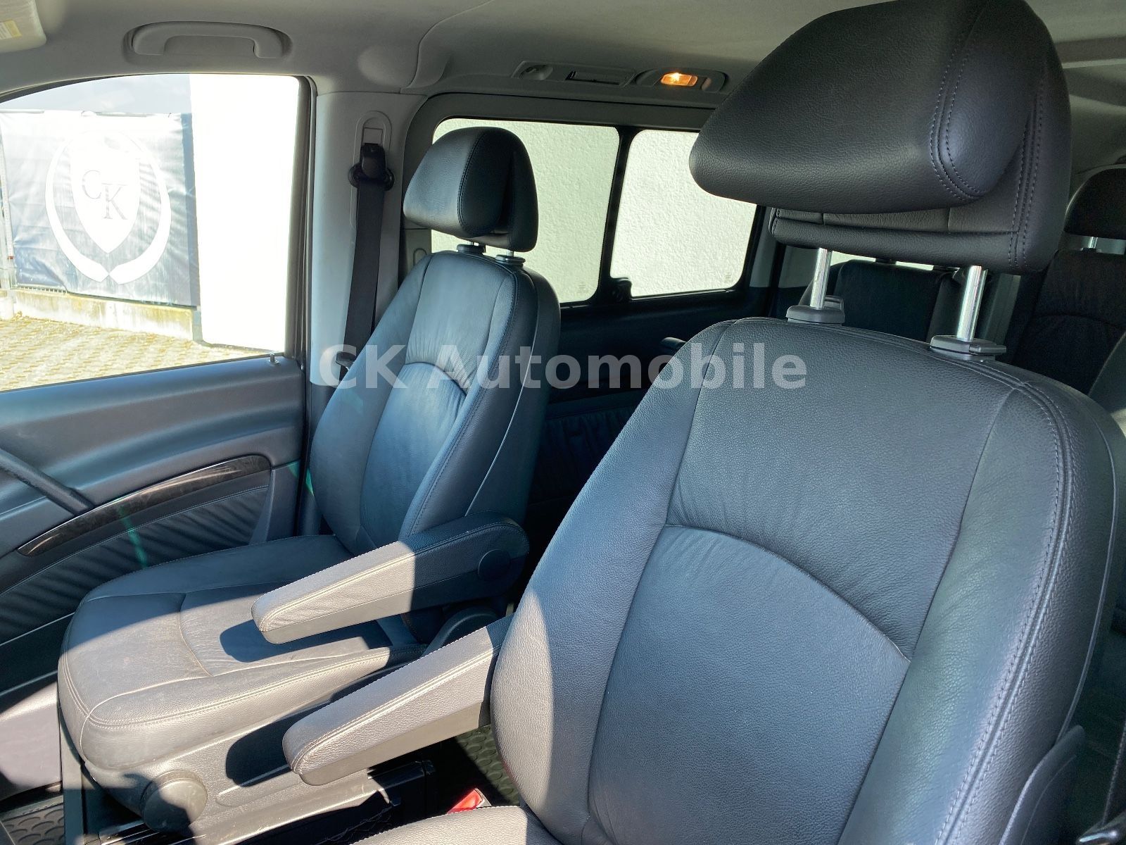 Fahrzeugabbildung Mercedes-Benz Viano 3.0 CDI lang Activity/6 Sitze/Leder/AHK