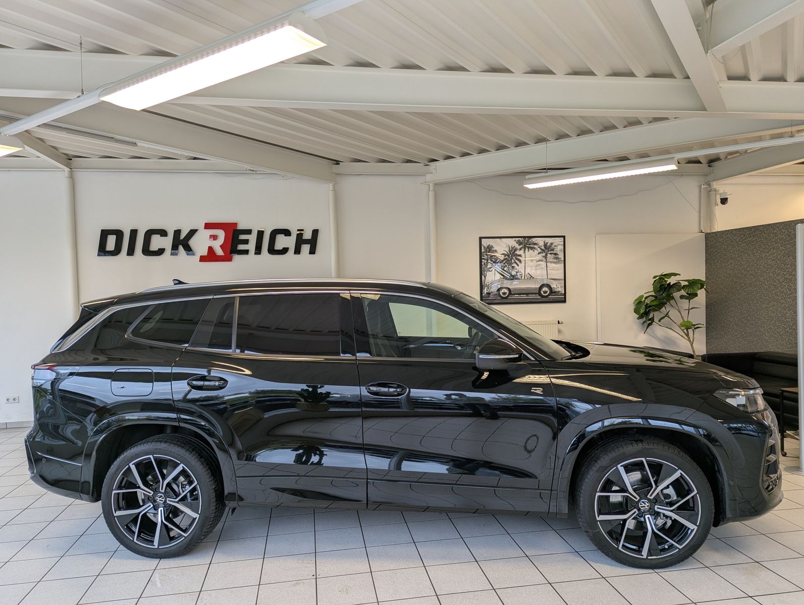 VW Tayron 2.0 4M R-Line Launch Pano Matrix AHK 20" - Image 8