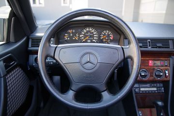 Mercedes-Benz E 200 Cabrio*W124,Automatic,Sitzheizung,Tempomat