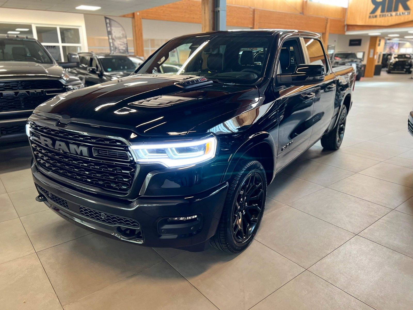 Fahrzeugabbildung Dodge RAM 1500 Limited Night H/O 3.0L MY25 / MFT