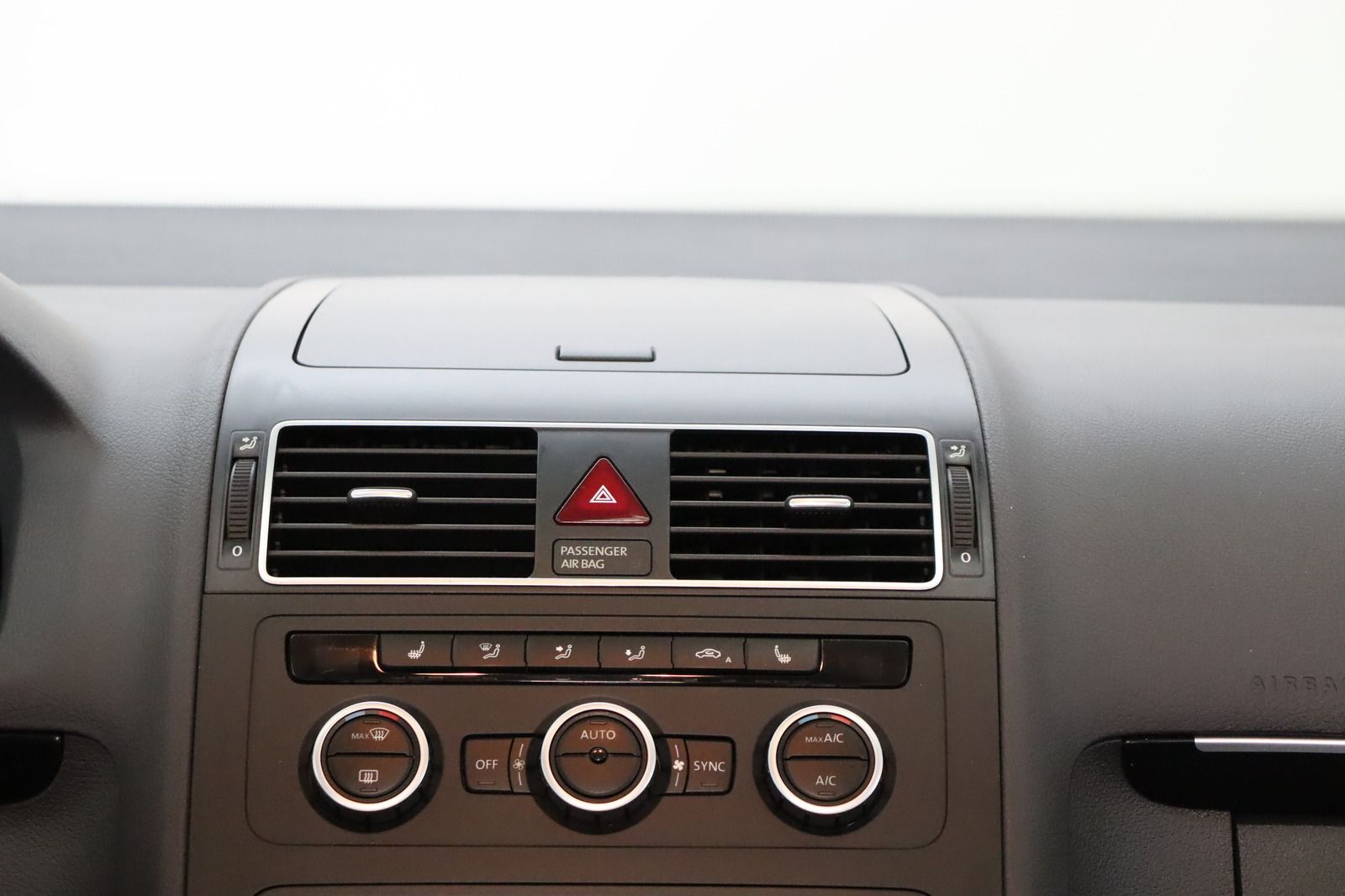 Fahrzeugabbildung Volkswagen Touran 2.0 TDI * Navi * RFK * Xenon *