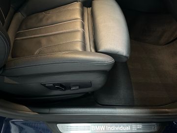 Fahrzeugabbildung BMW 540d xD Sport Line Kamera DAB H/K HUD Keyles 19"
