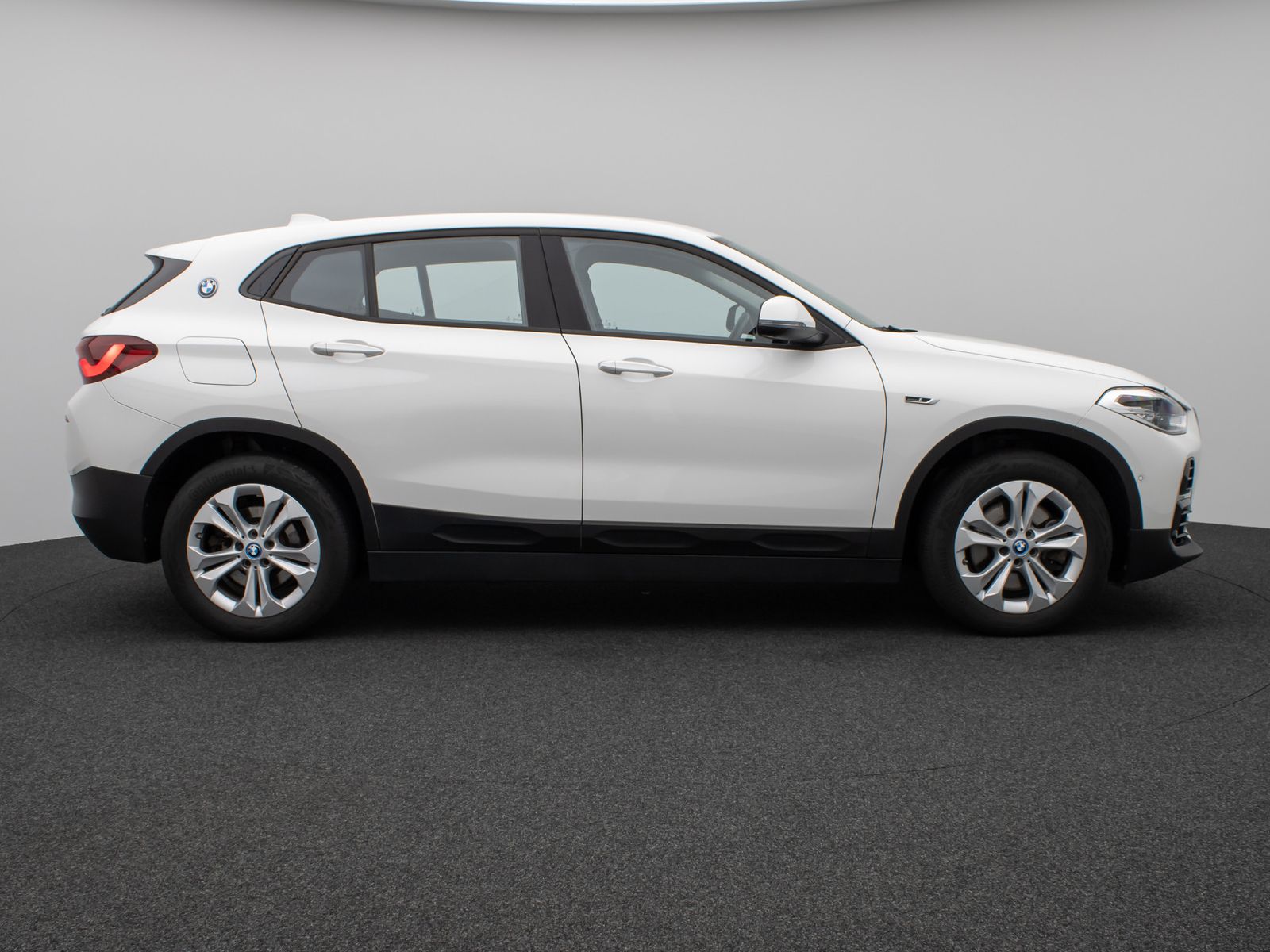 Fahrzeugabbildung BMW X2 xD25e Parkassist DAB Lordos Geschwindigkeitsr