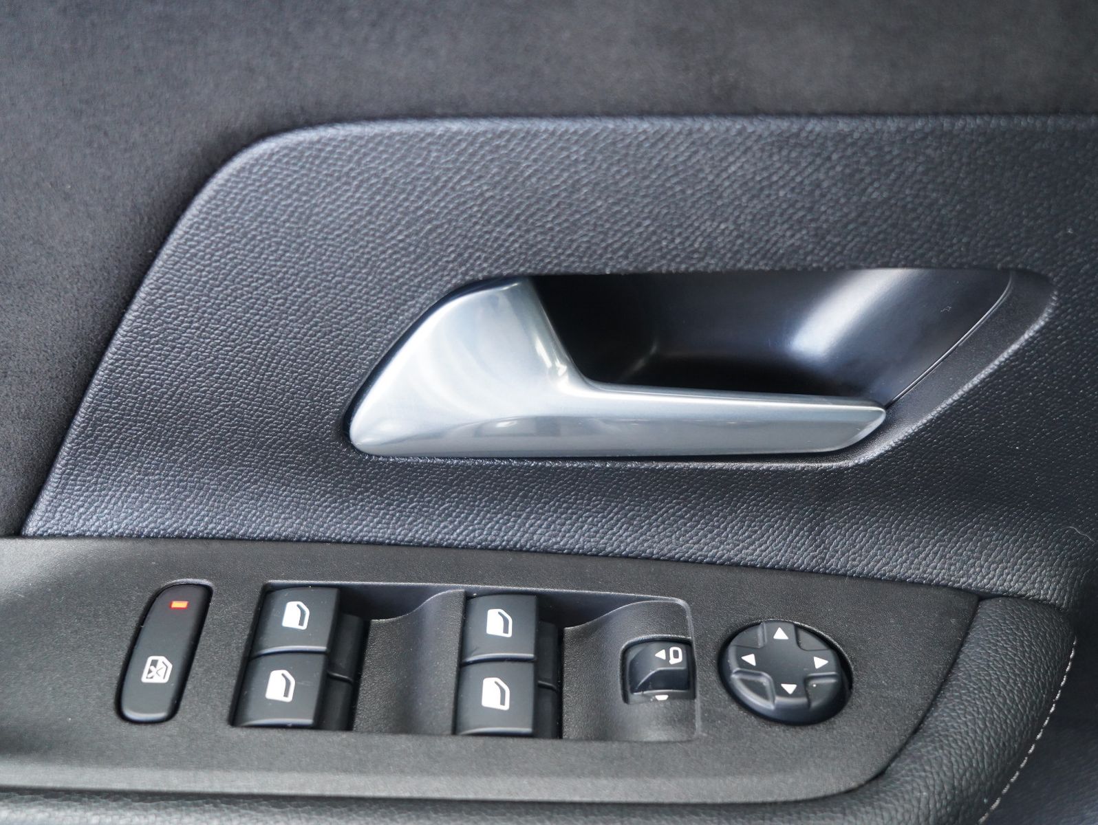 Fahrzeugabbildung Opel Mokka e Ultimate INTELLILUX/ACC/NAVI/SOH