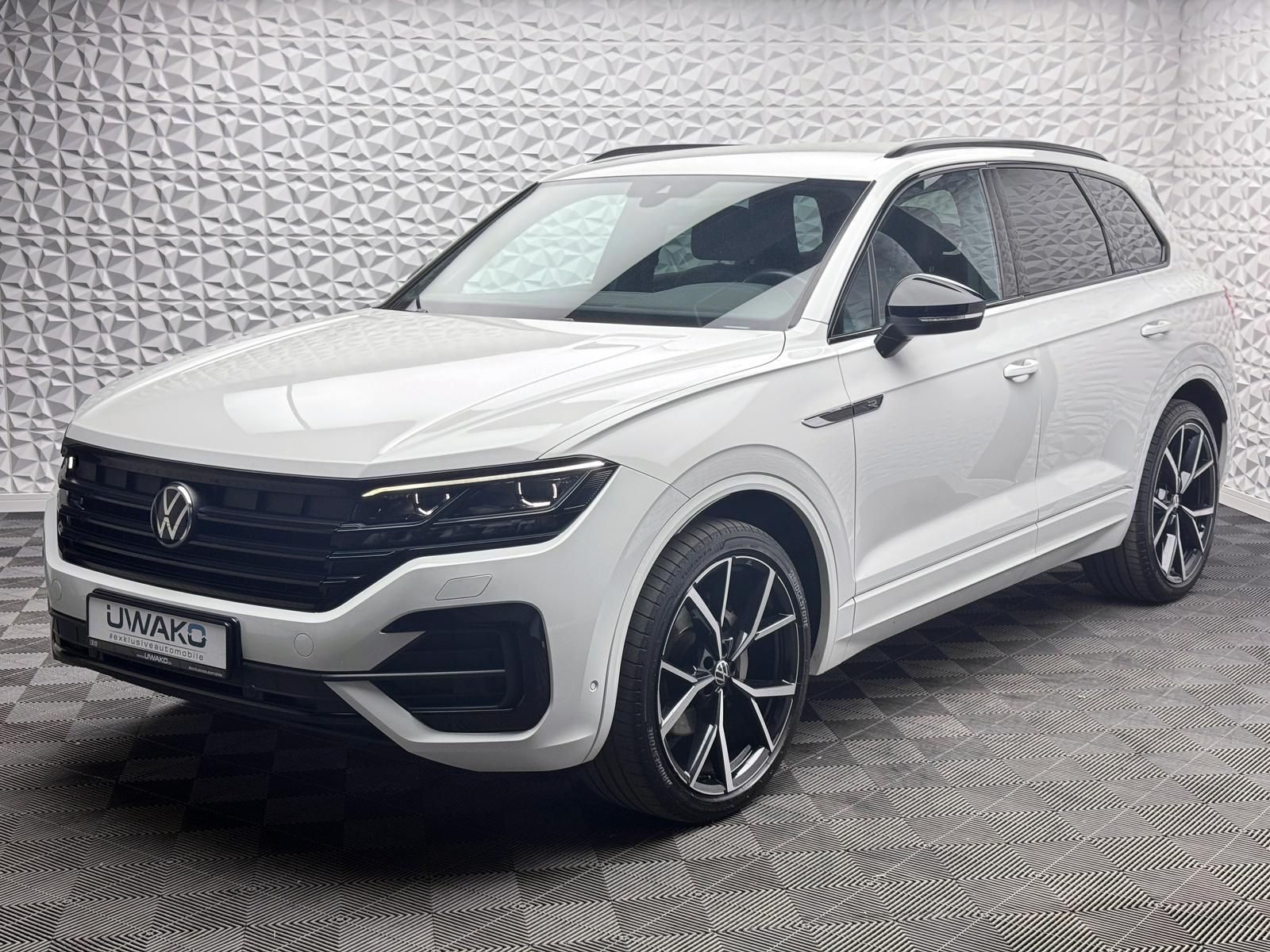 Fahrzeugabbildung Volkswagen 3.0 TDI R-LINE/ALLRADLENK/DYNAUDIO/STANDHZ/AHK/M