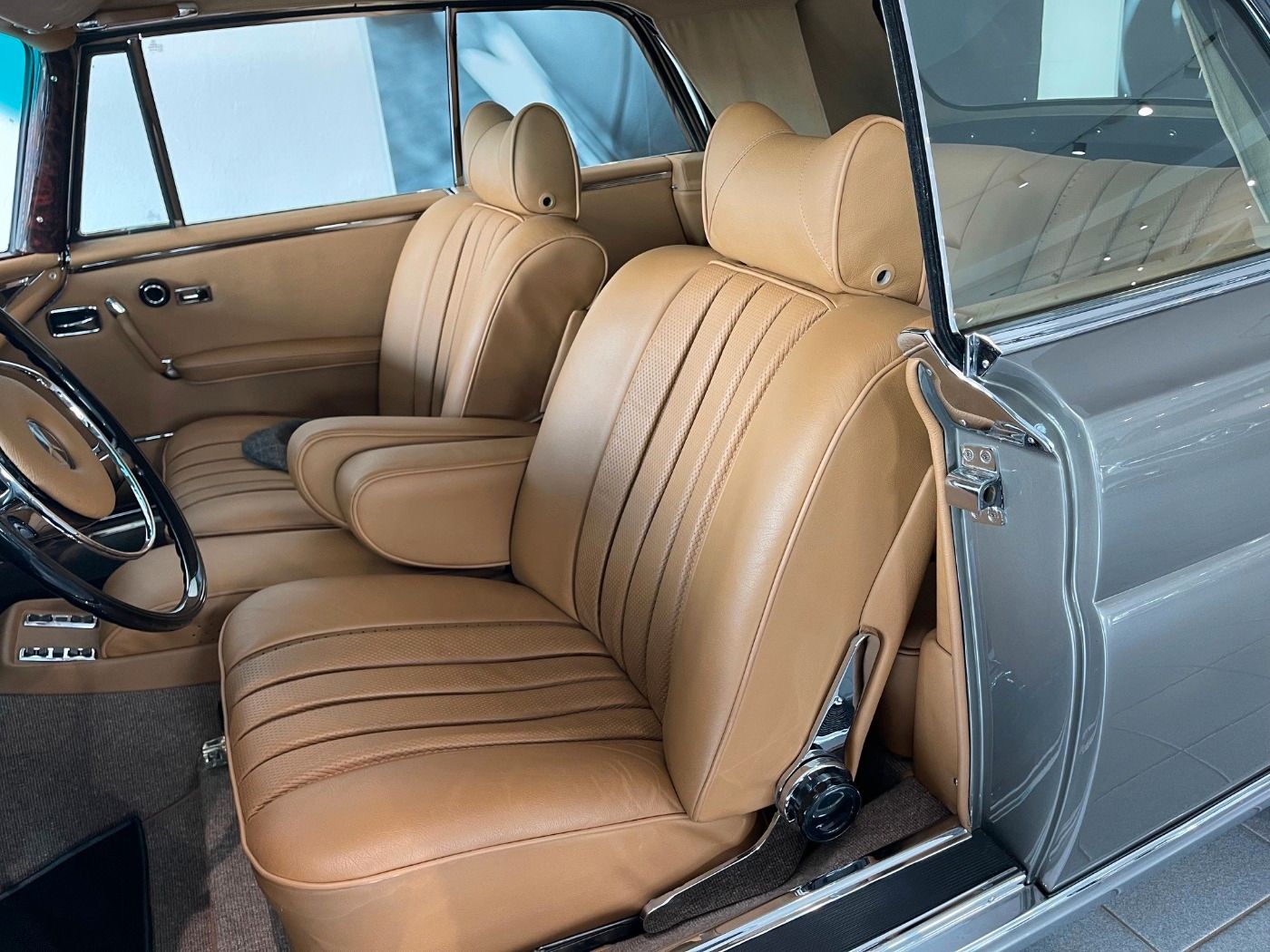 Fahrzeugabbildung Mercedes-Benz 280 SE - W111 Cabriolet Flachkühler/dt. Zul.