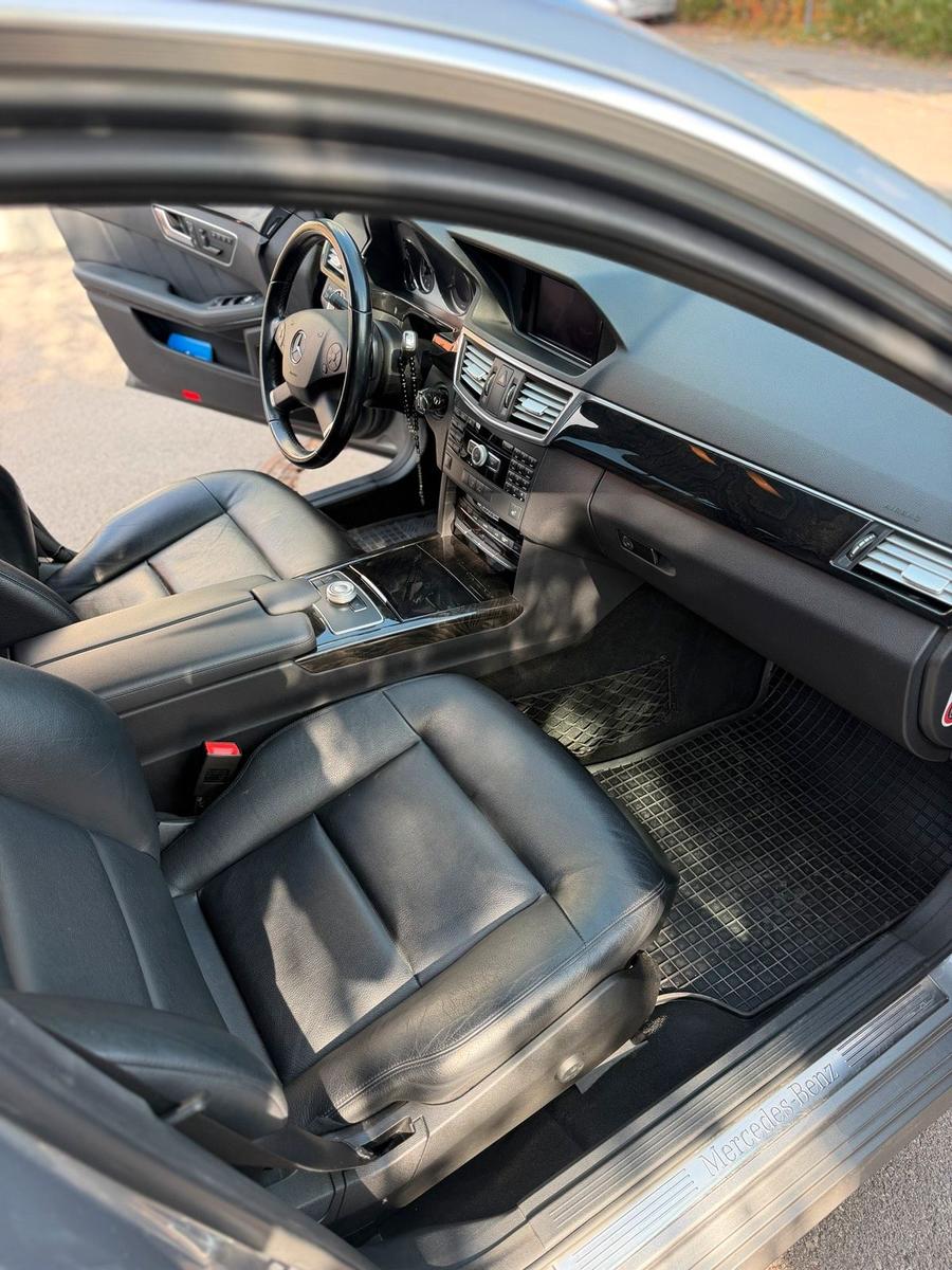 Mercedes-Benz E350 2011 — photo 9