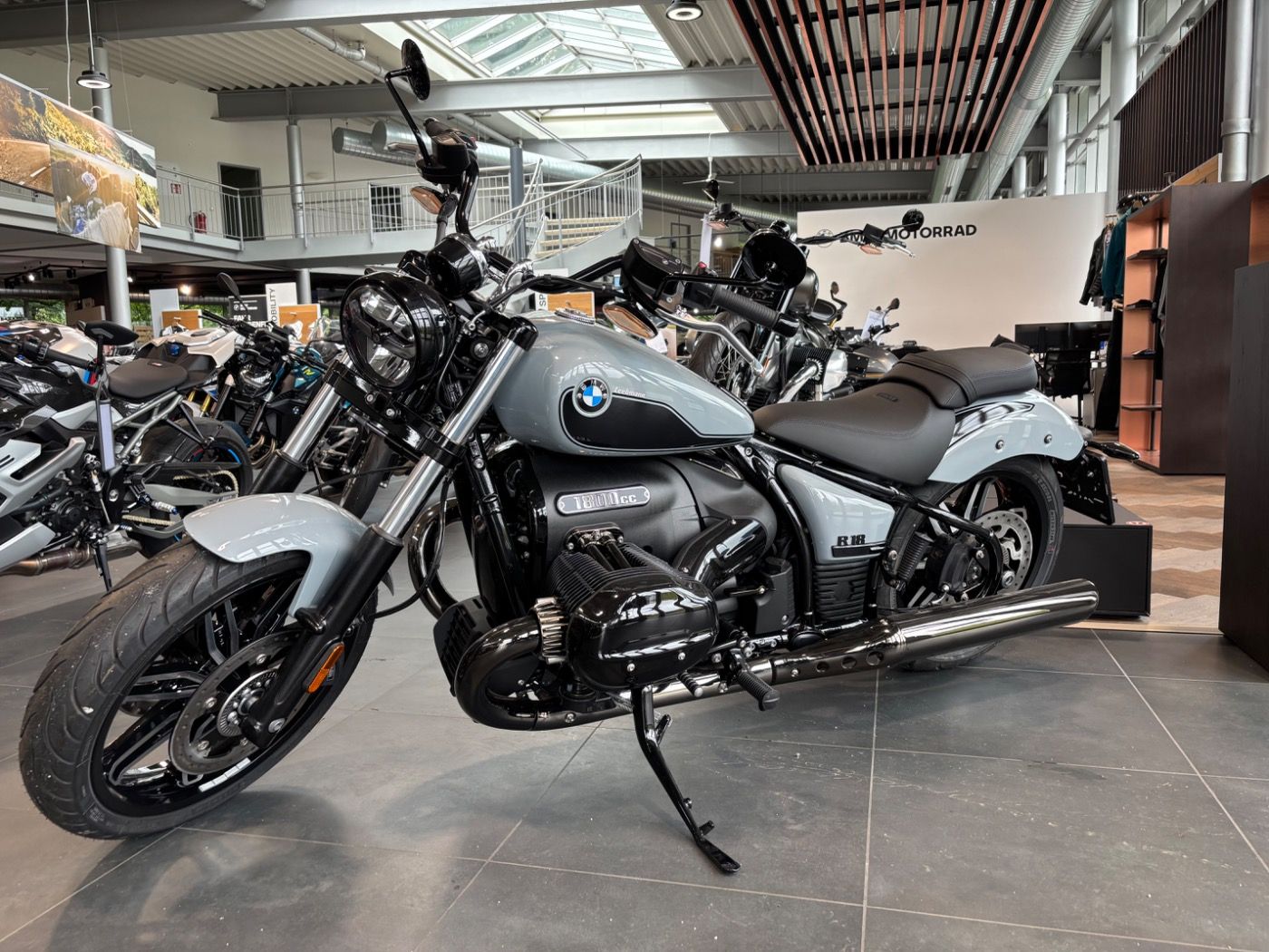 Fahrzeugabbildung BMW R 18 Komfort-Paket, Blacked-Out-Paket