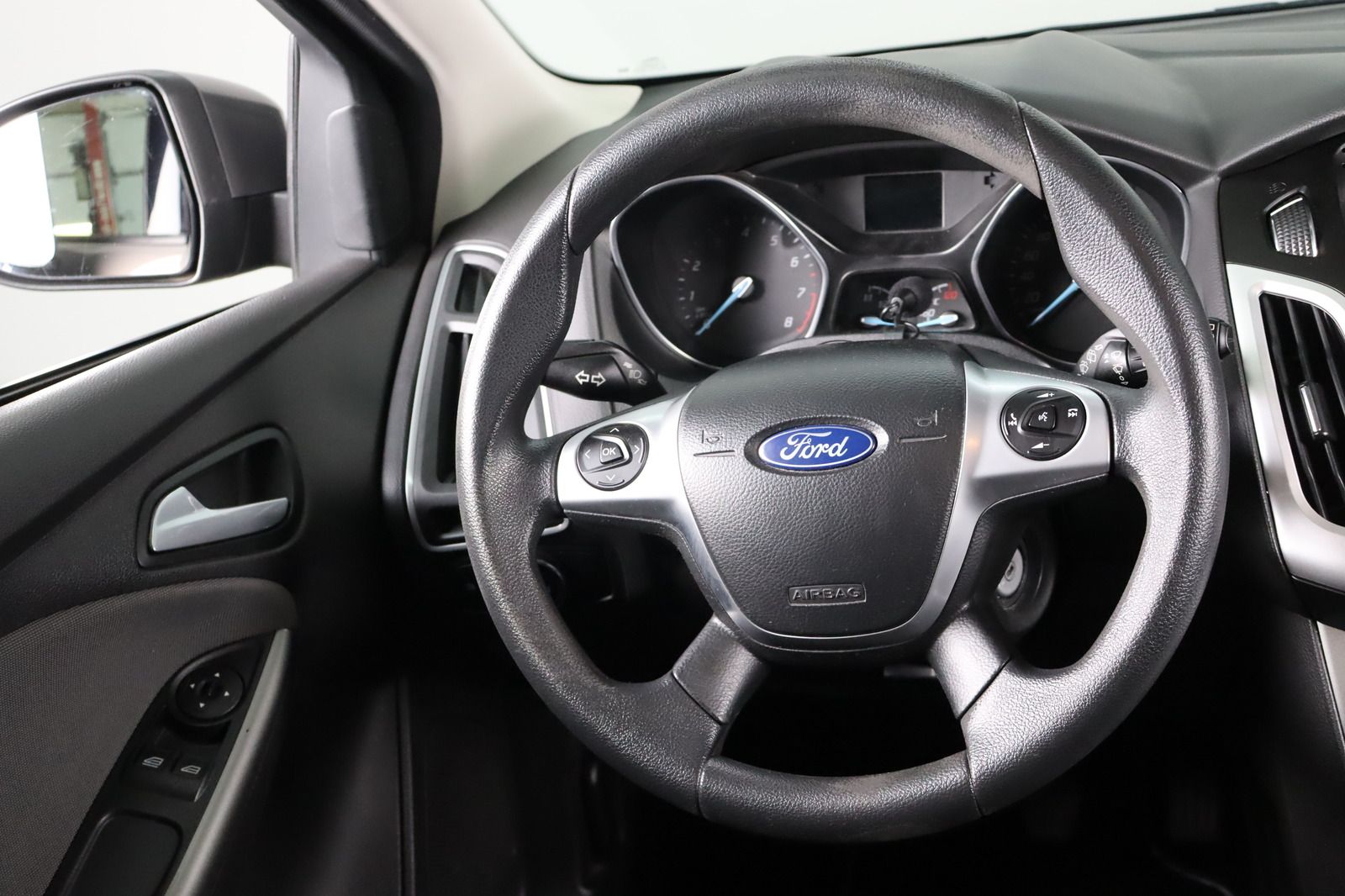Fahrzeugabbildung Ford Focus 1.6 EcoBoost Turnier * 1. Hand * Anhängerk