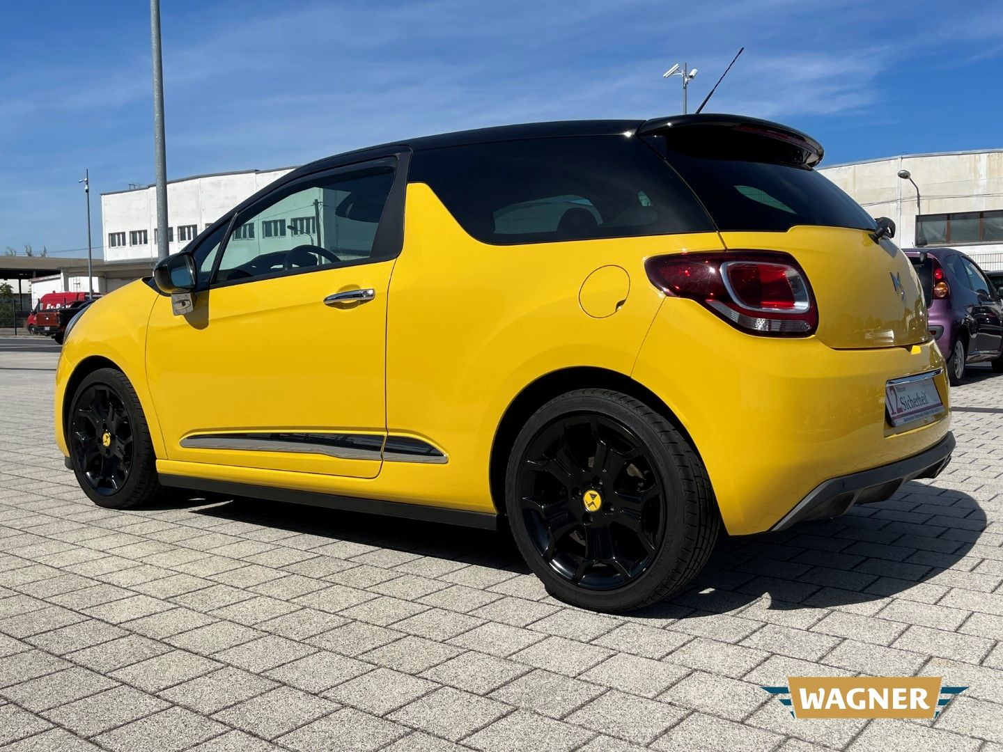 Fahrzeugabbildung Citroën DS3 SportChic Klimaautomatik Bi-Xenon Sportsitze