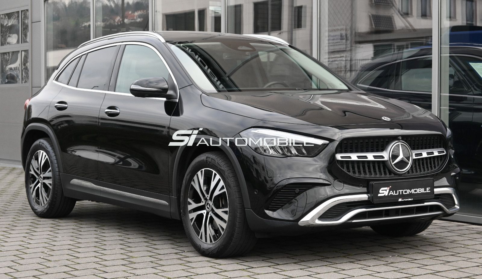 Fahrzeugabbildung Mercedes-Benz GLA 180 d DCT Progressive °ACC°PANO°MEMO°KEYLESS