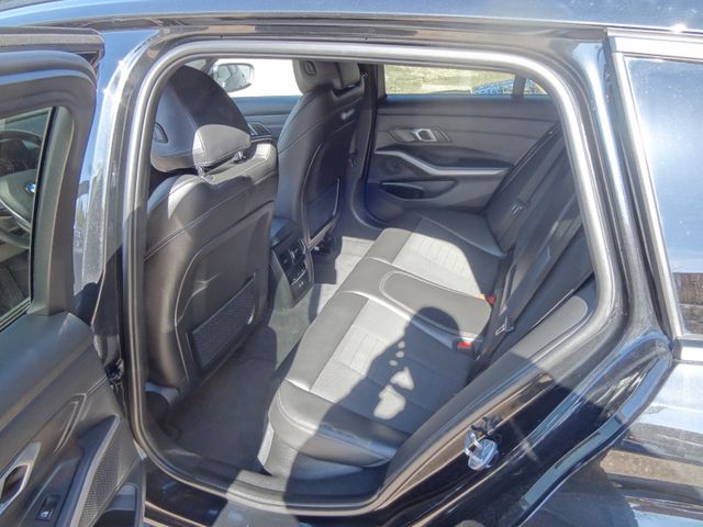 Fahrzeugabbildung BMW 320d xDrive/1.Hand/Virtual/AHK/Leder/Navi/190PS/