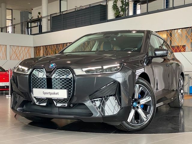 BMW iX xDrive40 Sportpaket Loft CockpitProf ACC H&amp;K