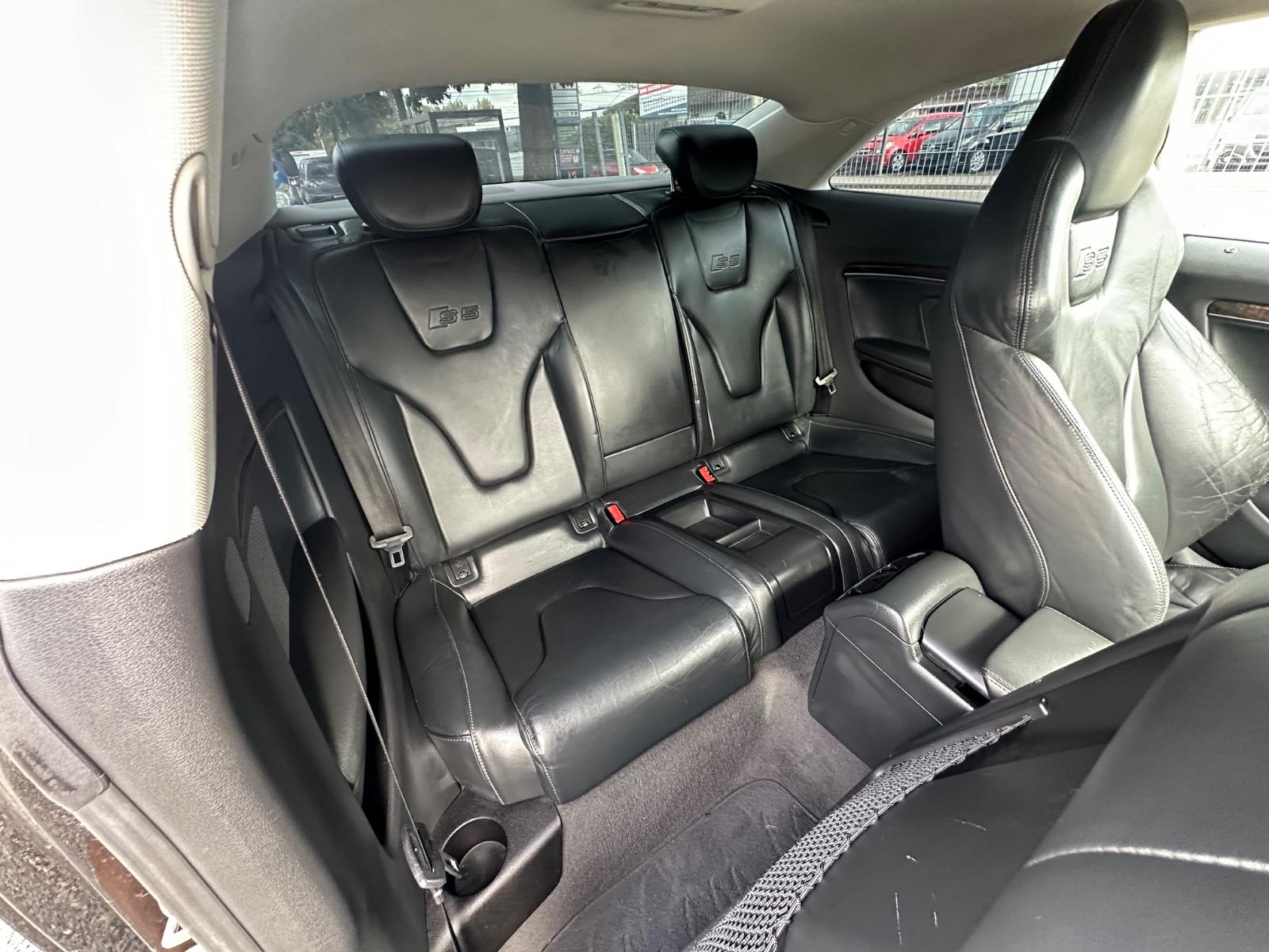 Audi S5 Coupé 4.2 FSI V8 354 ch BVA quattro / Magnetic Ride / Cuir / MMI Navigation Plus / Sièges chauffants