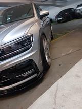 Volkswagen Tiguan R Line innen wie aussen 4MOTION - VW Tiguan Gebrauchtwagen in Wiesbaden