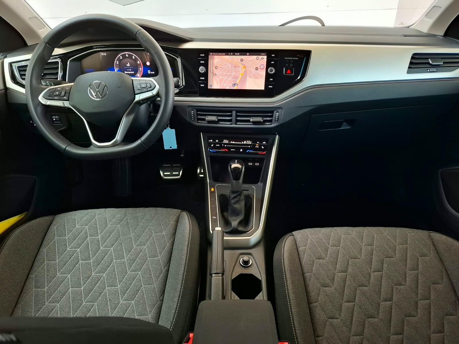 Fahrzeugabbildung Volkswagen Polo Move 1.0 TSI DSG + IQ.Drive + Kamera + LED