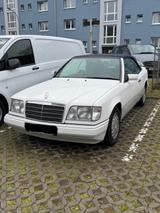 Mercedes-Benz E 220 E 220 - gebrauchte Mercedes-Benz E 220 aus dem Jahr 1994