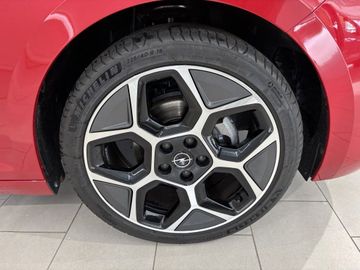 Fotografie des Opel Astra 1.2 Turbo GS AHK Navi