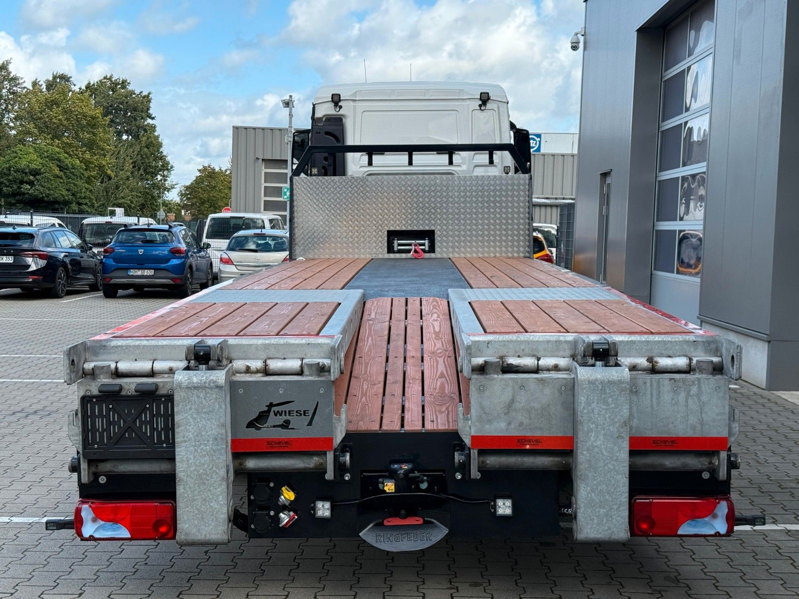 Fahrzeugabbildung MAN TGS 35.520 8x2H Maschinentransporter Funk* Seil*