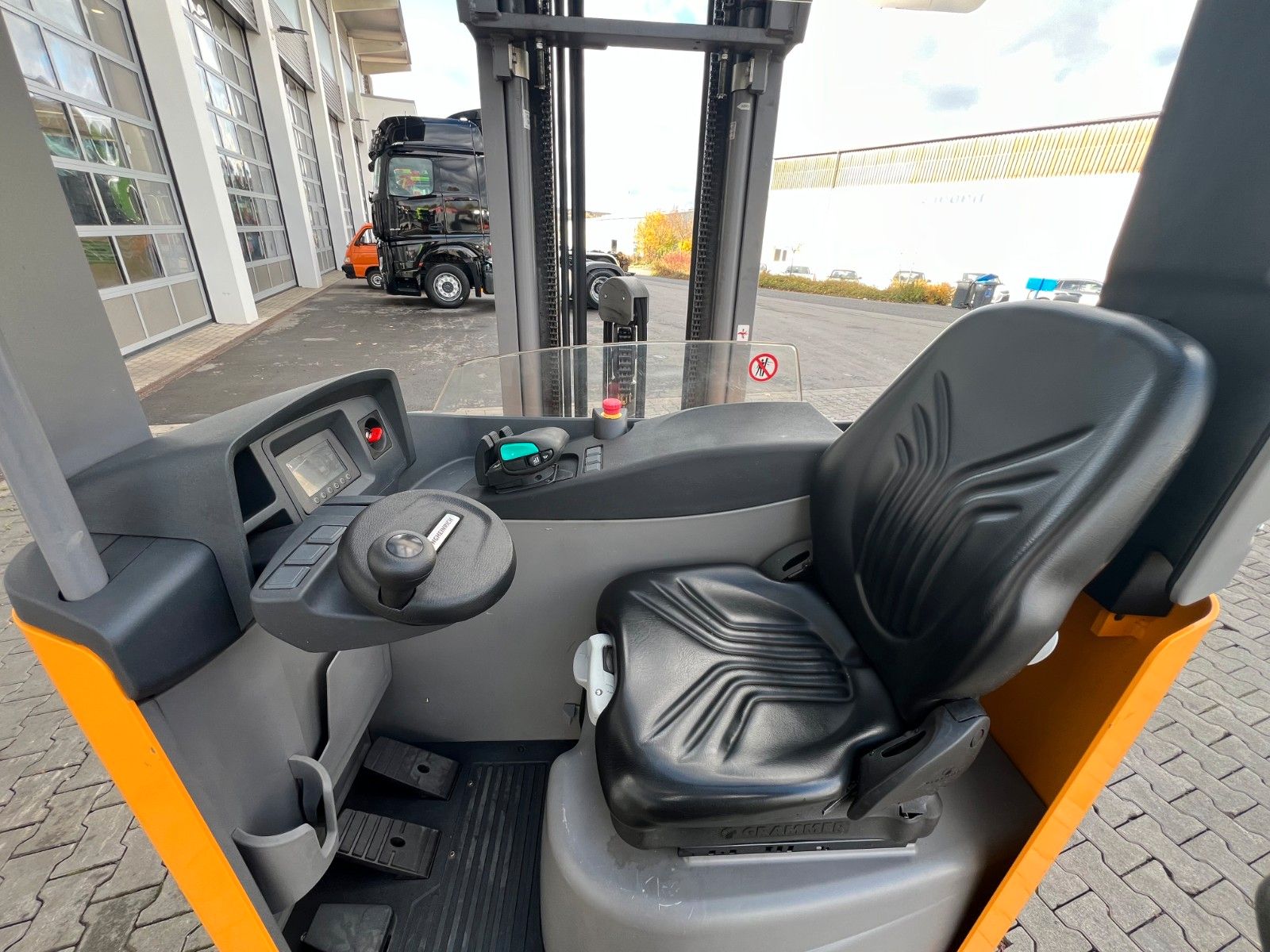 Fahrzeugabbildung Jungheinrich ETV C16 / Triplex 5.72m / SS / nur 3.228h / 2016