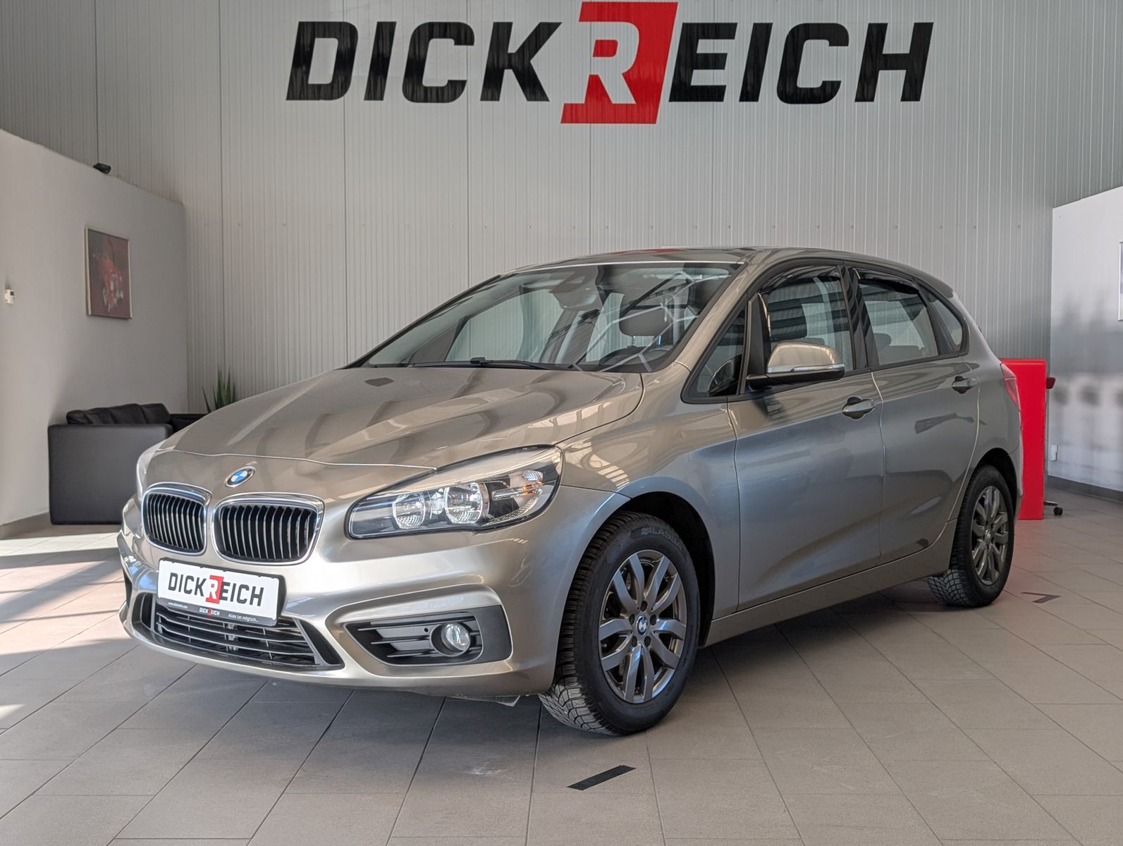 Fahrzeugabbildung BMW 220 i Active Tourer Advantage Navi Cam Pano AHK