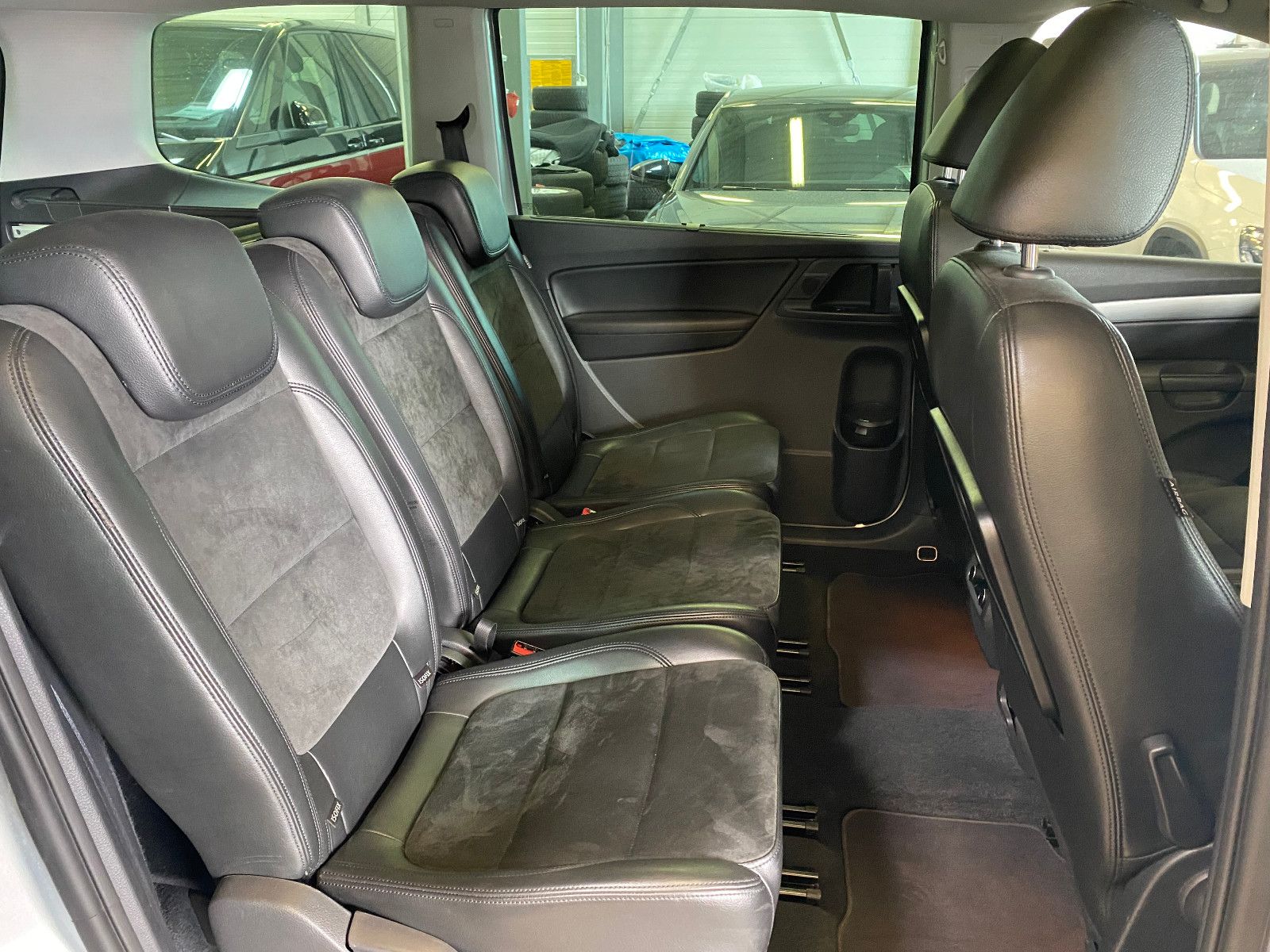 Fahrzeugabbildung Volkswagen Sharan Highline TDI DSG AHK DCC Pano Xenon Sthz