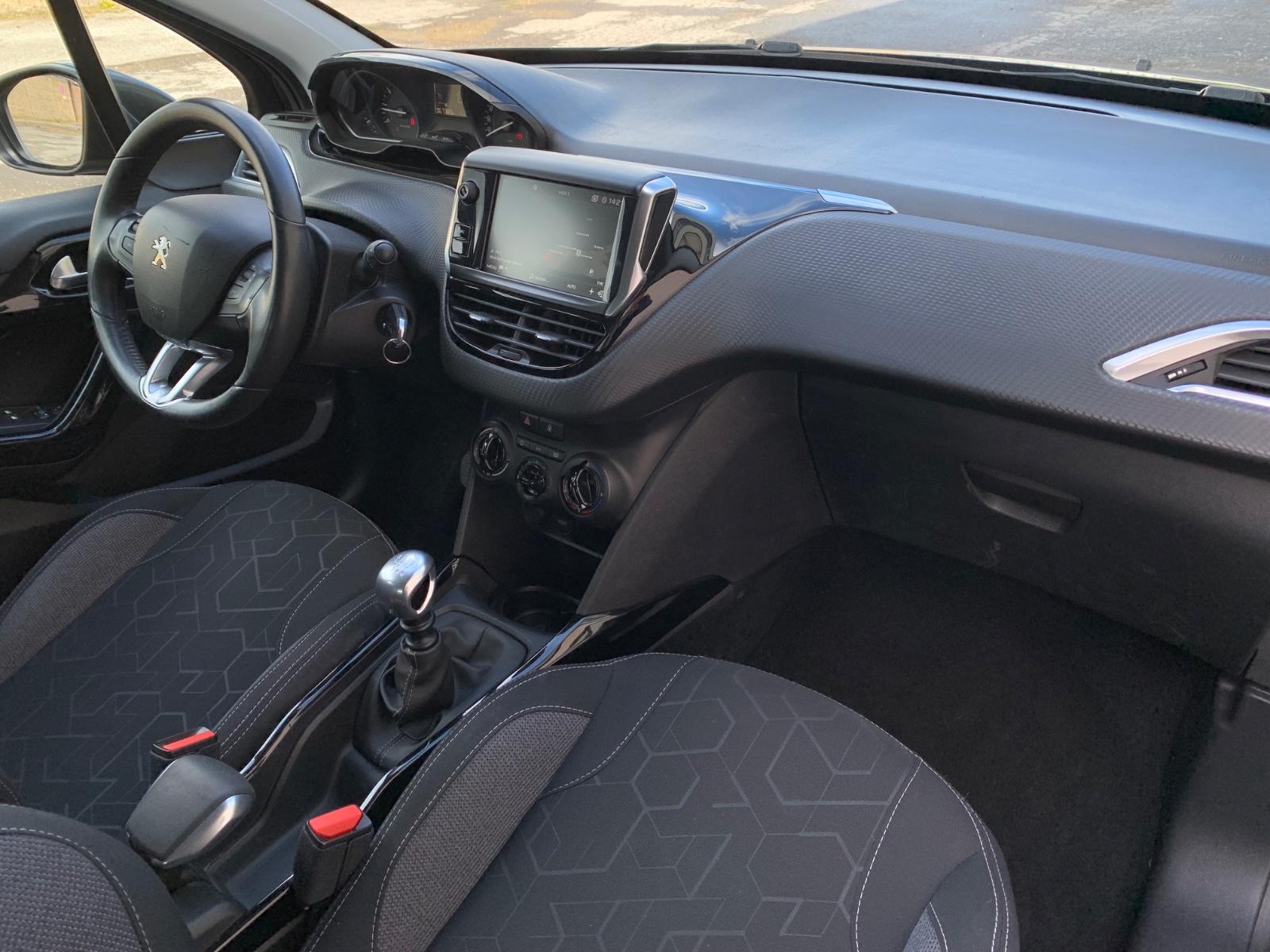 Peugeot 2008 PureTech 110 Nur 66Tkm TÜV + Allwetter Neu 