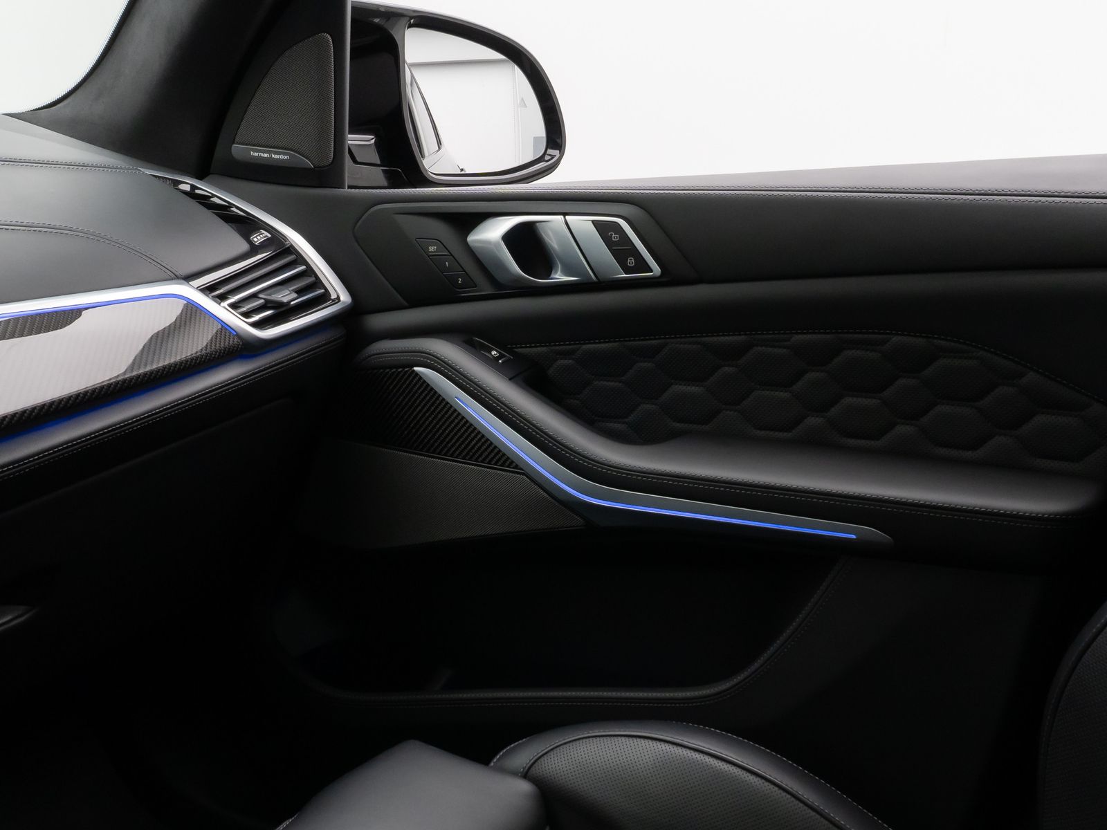 Fahrzeugabbildung BMW X5 M Competition Panorama Laser 360°DAB DisplKey