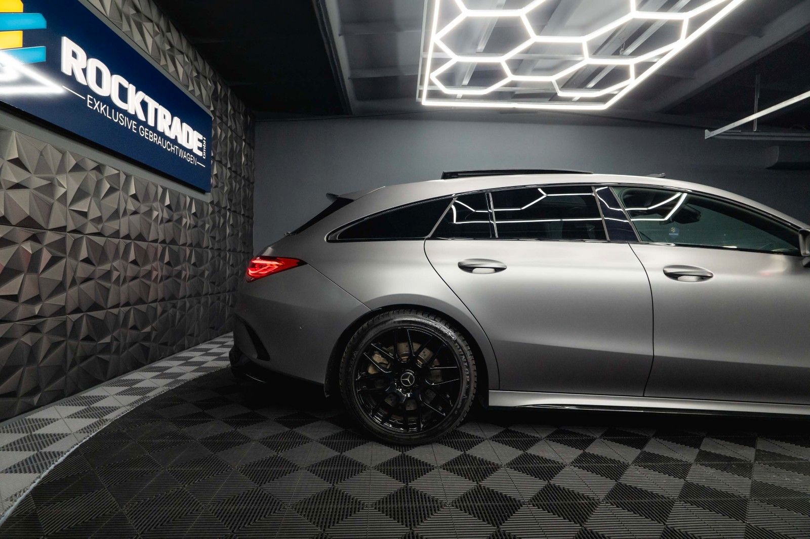 Fahrzeugabbildung Mercedes-Benz CLA 35 AMG 4Matic Performance Night-Paket | Pano