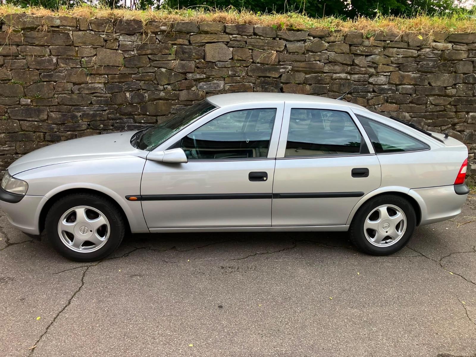Opel Vectra 1.6 VON OPA KLIMA ALLWETTER TÜV 5 /27