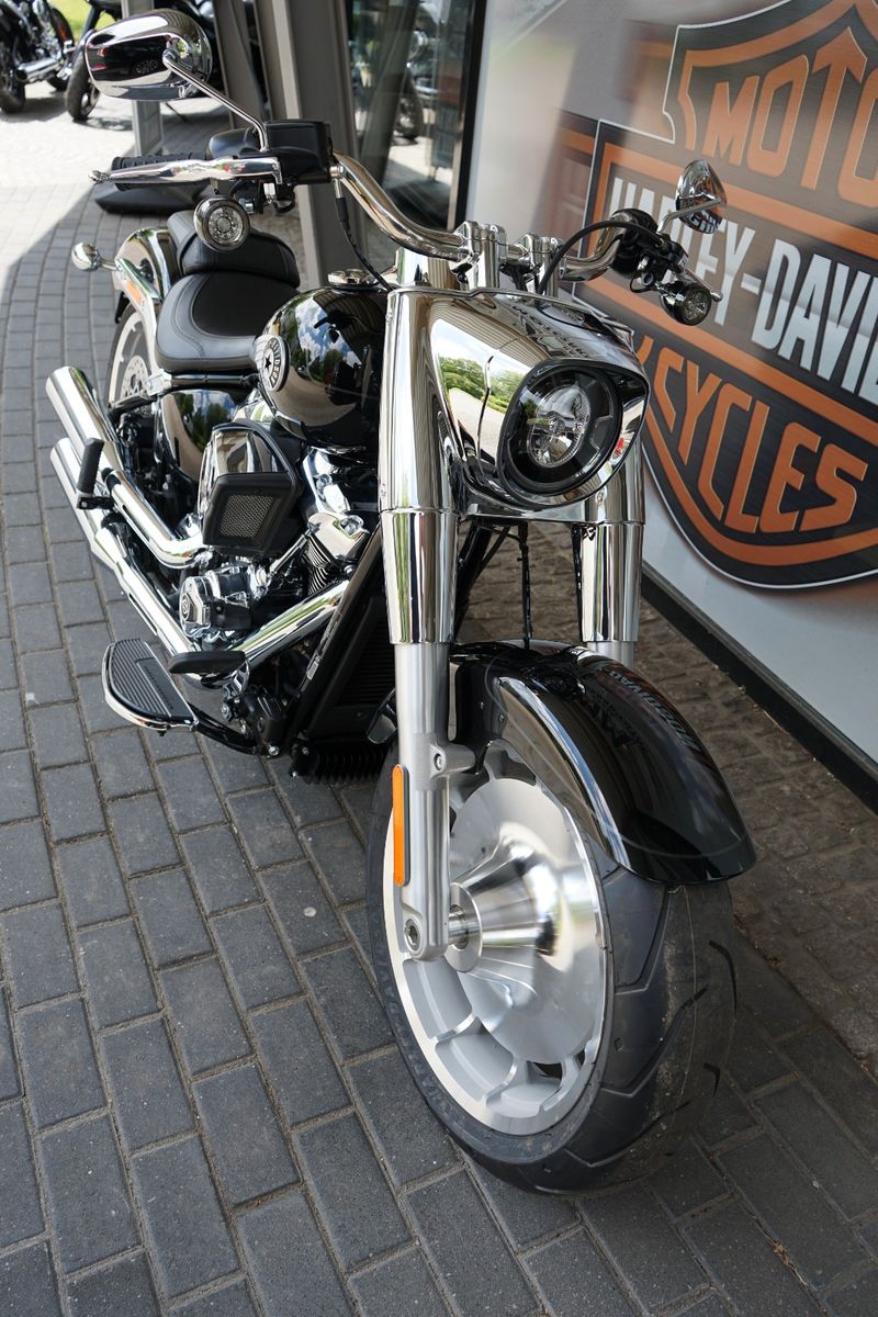 Fahrzeugabbildung Harley-Davidson Fat Boy 117 2025 Vivid Black Sofort Verfügbar