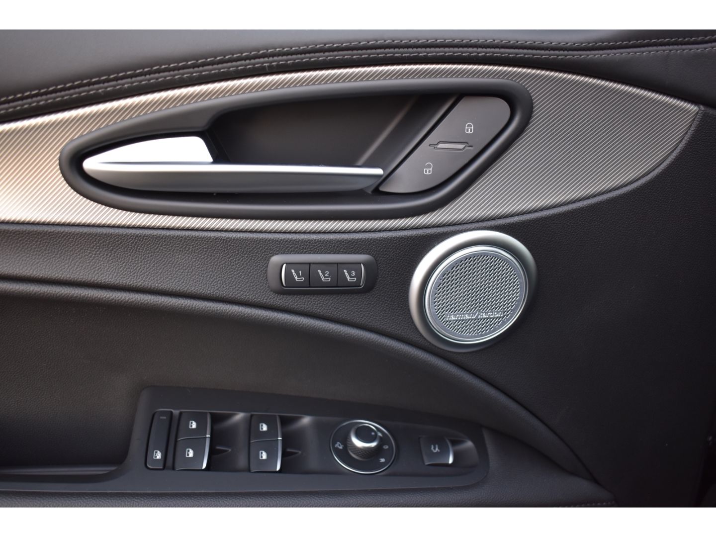 Fahrzeugabbildung Alfa Romeo Stelvio Veloce Q4 2.2 JTD - AHK - Panoaramadach