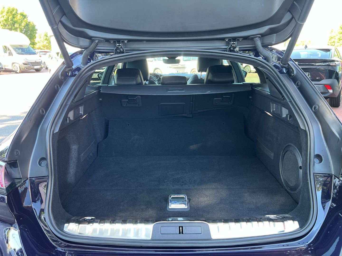 Fahrzeugabbildung Peugeot 508 SW GT BlueHDi 130 EAT8 Sportpaket AHK Pano