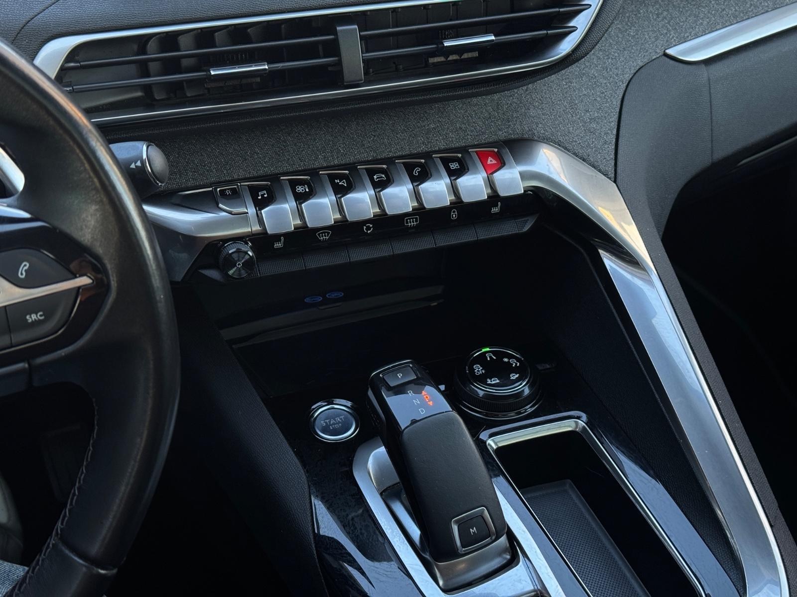 Peugeot 3008 KAMER-360°/LEDER/PANO/KeyLess/AHK+