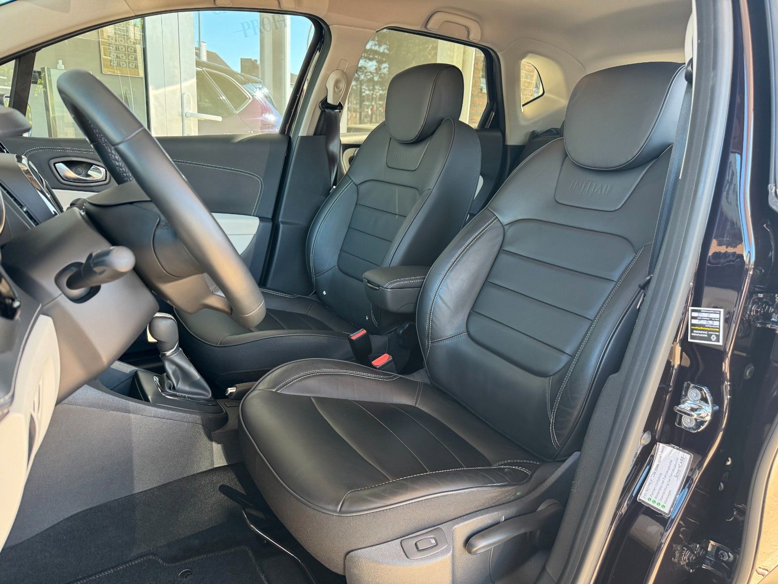 Fahrzeugabbildung Renault Captur Initiale Paris Navi/Leder/Kamera/21Tkm