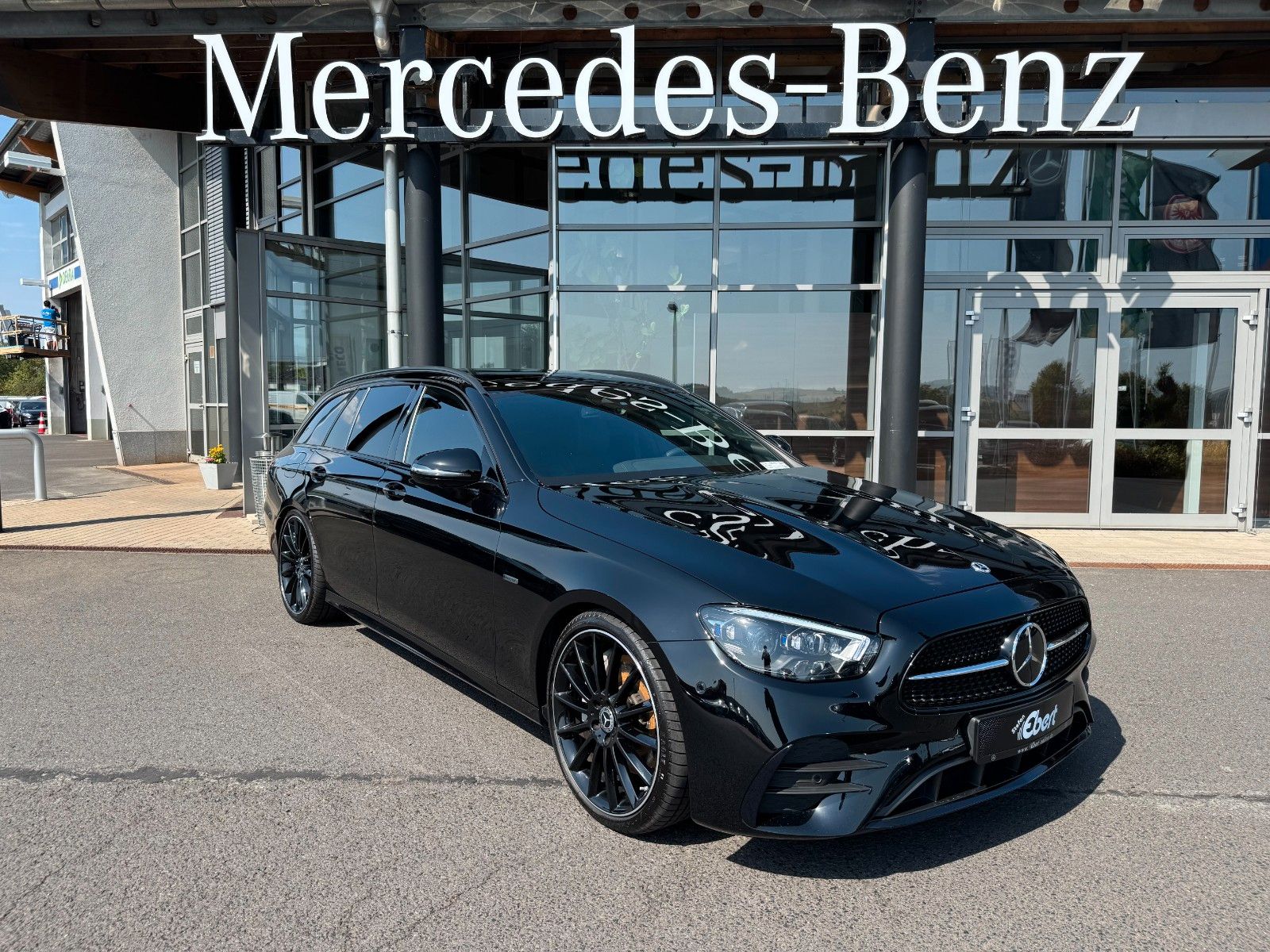Fahrzeugabbildung Mercedes-Benz E 400d 4M AMG+Burm+Pano+AHK+Distr+Memory+Night