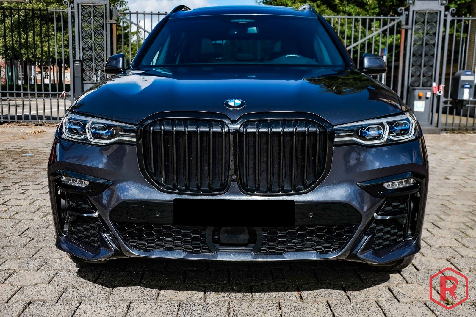 BMW X7 xDrive40i Individual M Sport imagem 2